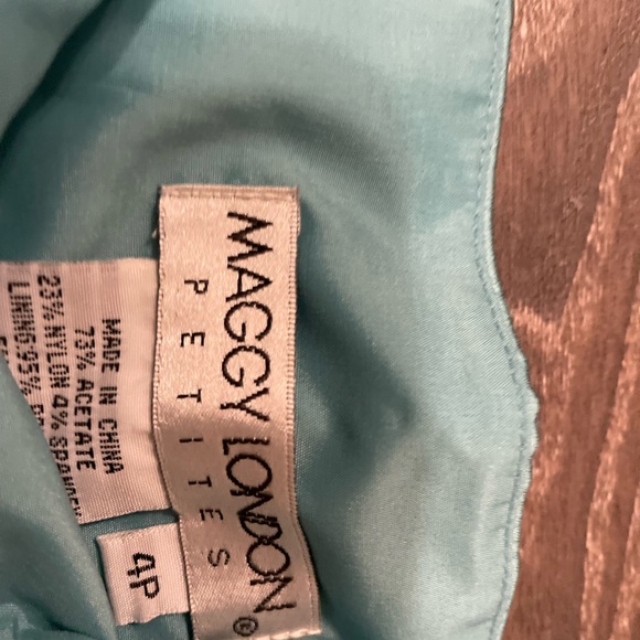 Beautiful turquoise blue dress - Picture 5 of 6